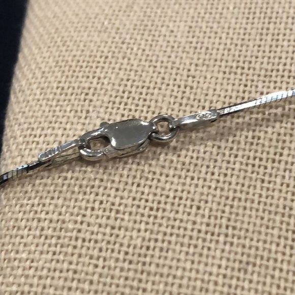 Vintage Sterling Silver Scalloped Pendant Necklace - Picture 7 of 10